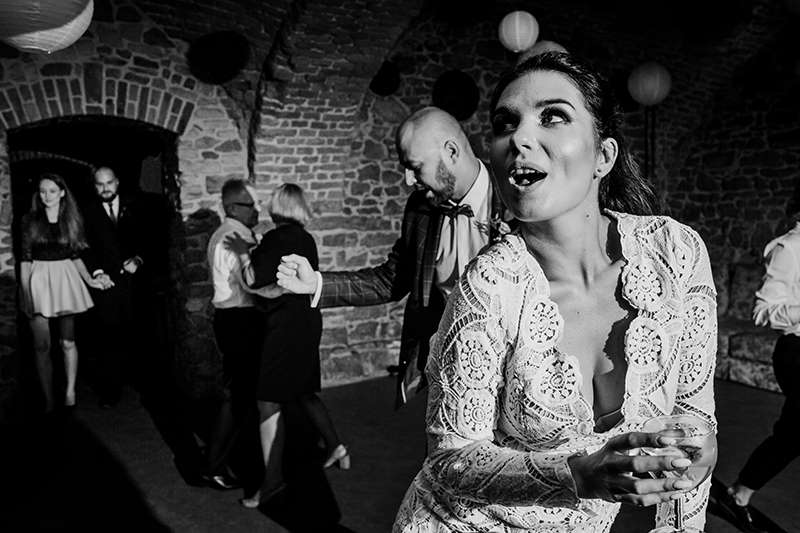 Cztery Kadry zdjęcia które zachwycają 2020 black&white czarno białe ślub wesele fotografia ślubna inspiracje www.abcslubu.pl
